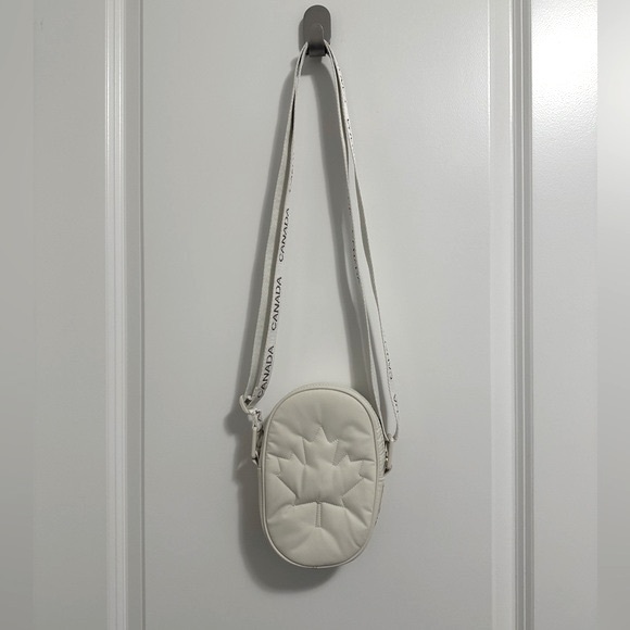 Lululemon Future Legacy Crossbody - Picture 6 of 8